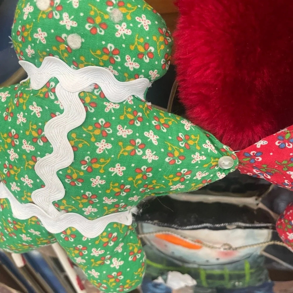 Vintage Handmade stuffed fabric Gingerbread men Holiday Garland with ribbon trim